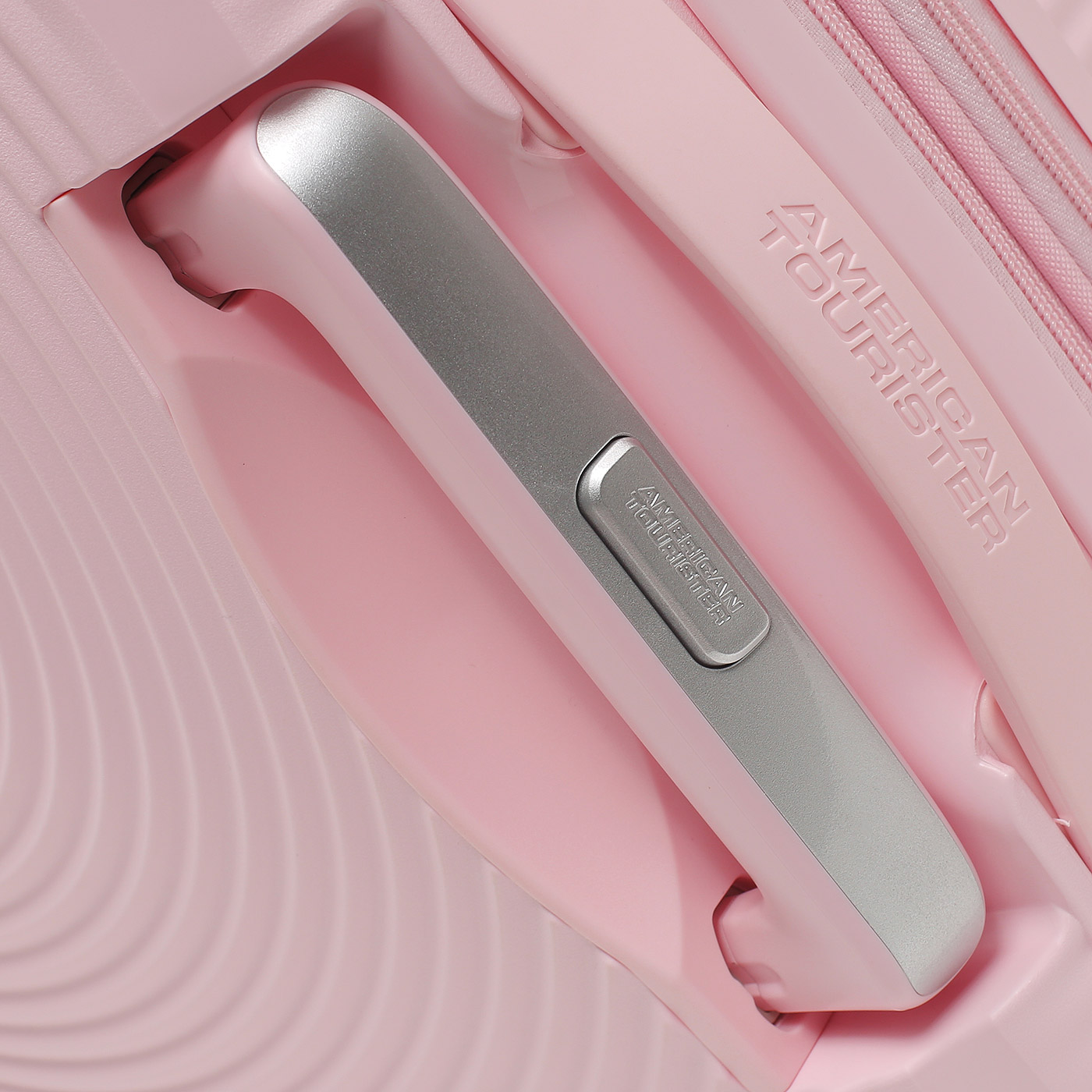 Чемодан для ручной клади из полипропилена American Tourister Soundbox