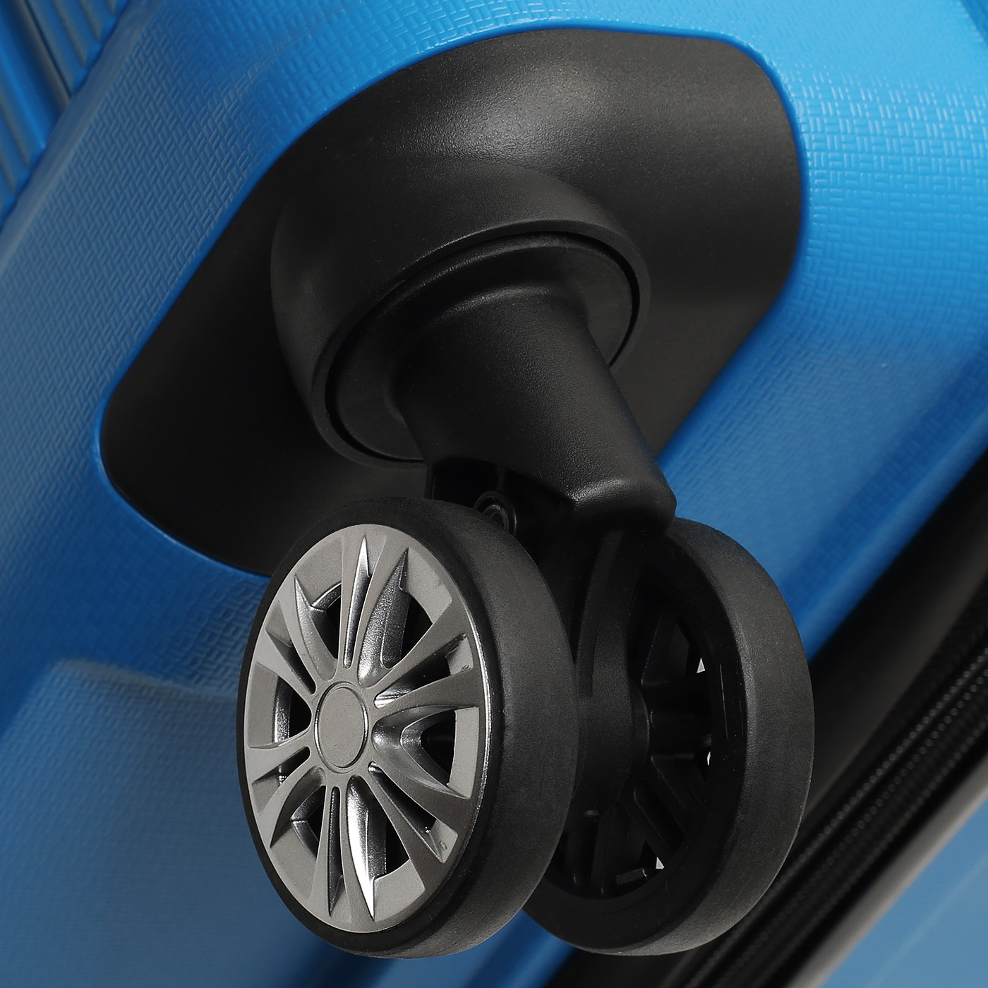 Чемодан средний M из полипропилена Torber 