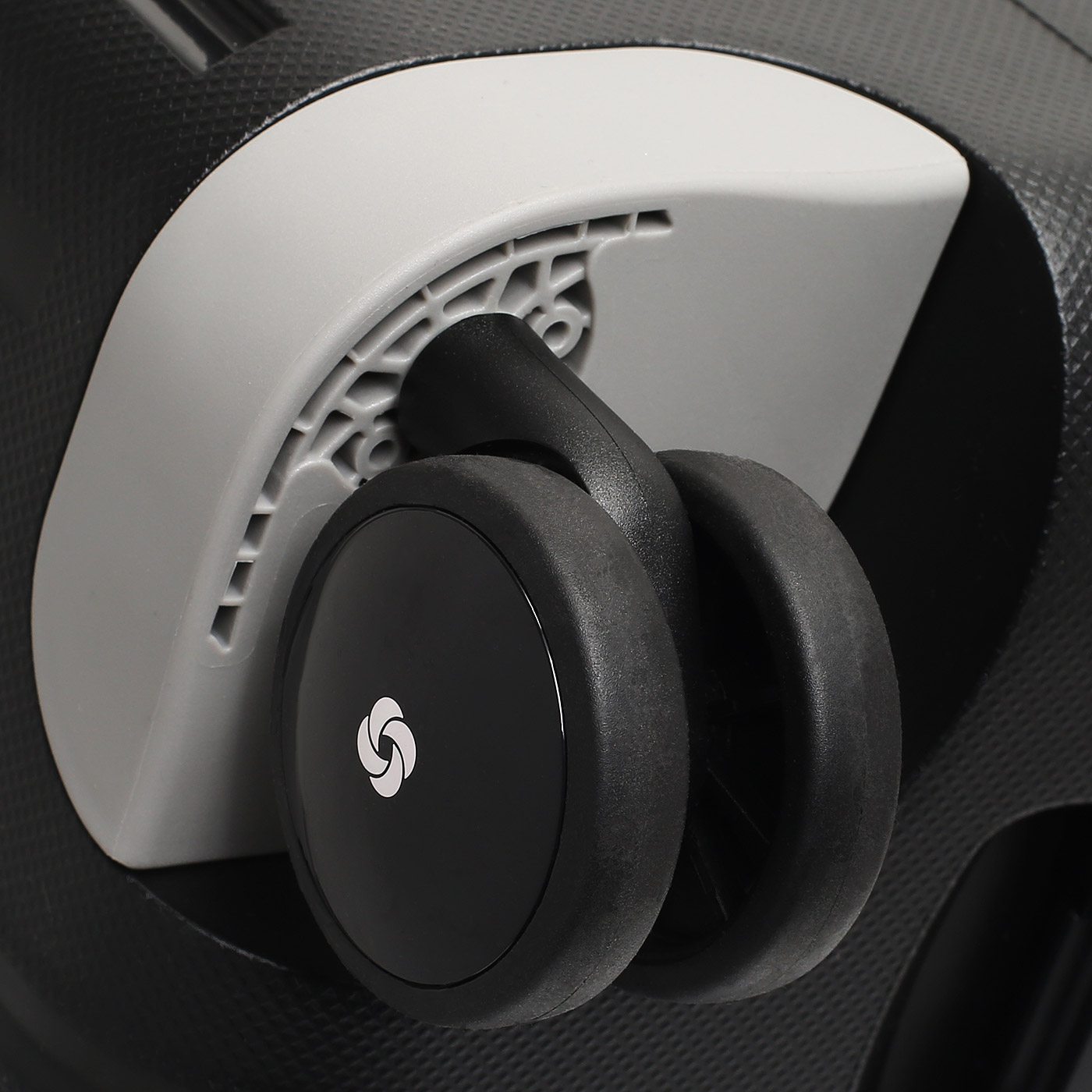 Чемодан средний M из полипропилена Samsonite S’Cure