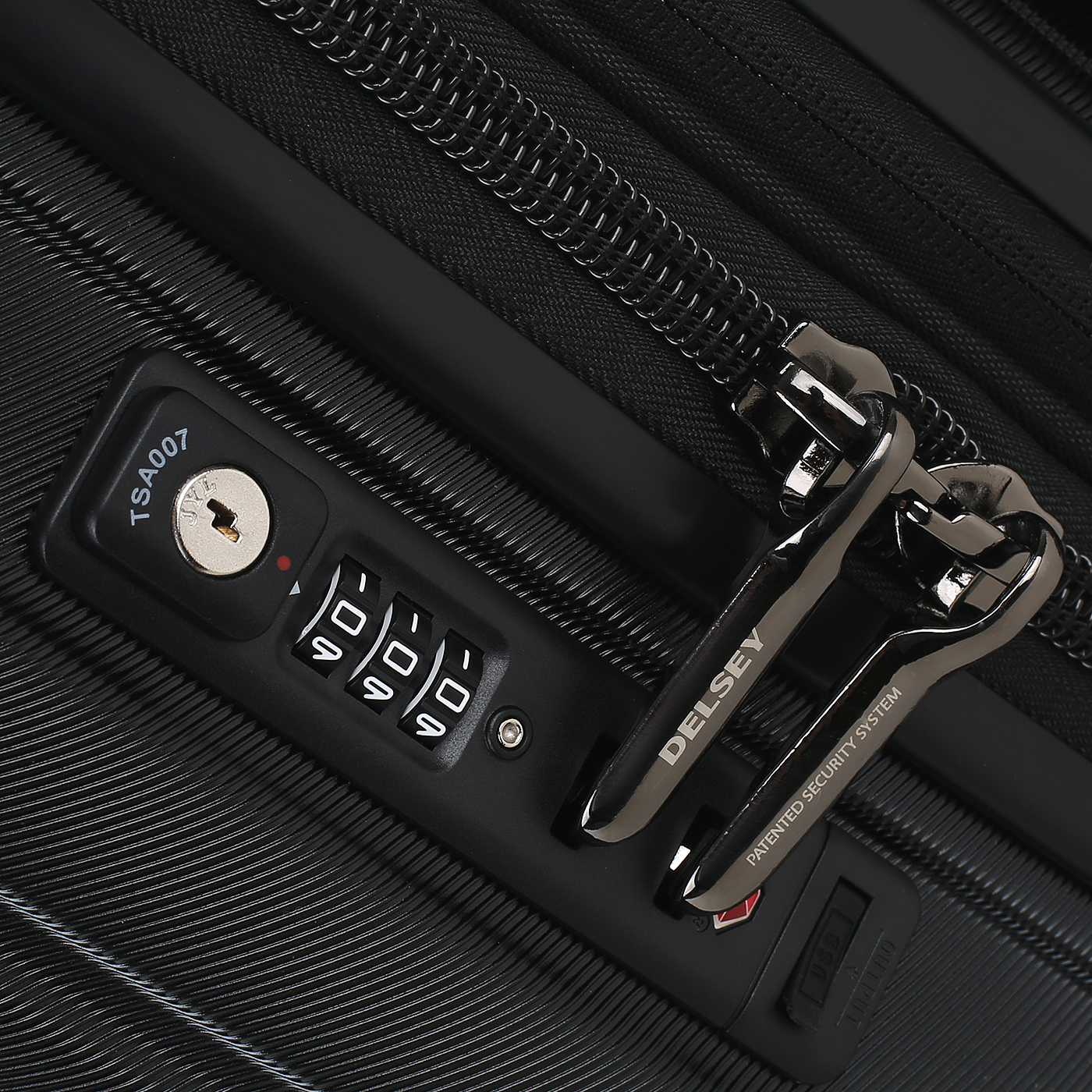 Чемодан маленький S из поликарбоната Delsey Shadow 5.0