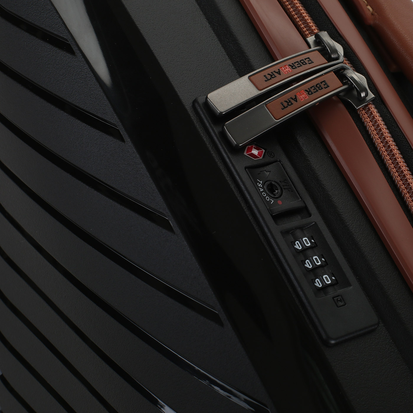 Чемодан  из полипропилена с кодовым замком Eberhart Delight DLX