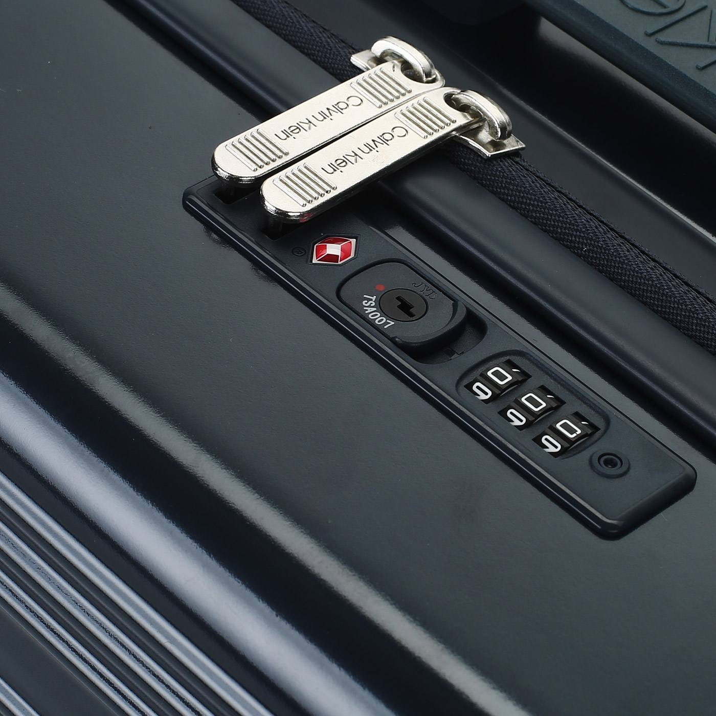 Чемодан для ручной клади из ABS-пластика с кодовым замком Calvin Klein CK-643 Globetrotter HS