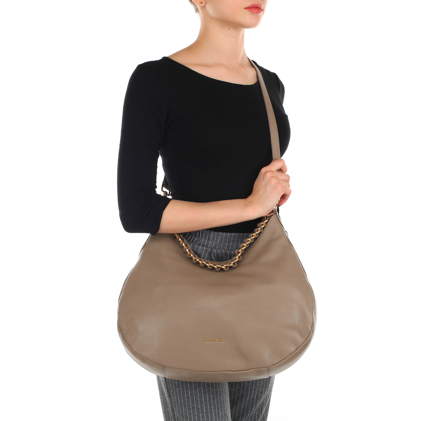 Вместительная женская сумка из натуральной кожи Coccinelle Julie