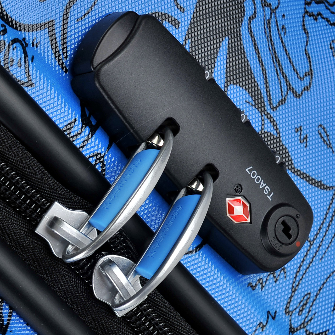 Чемодан на колесах American Tourister Disney Legends