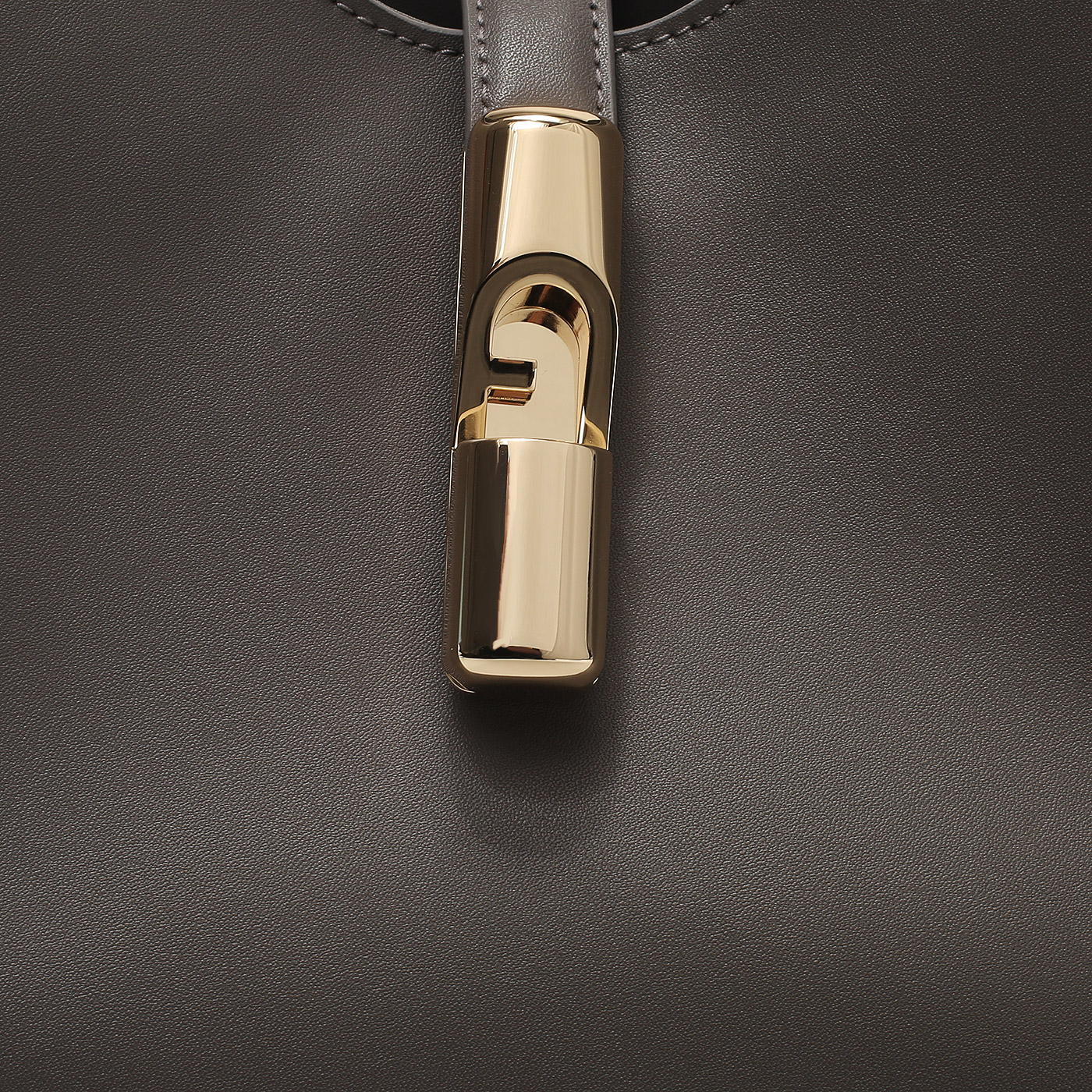 Кожаная сумка Furla Goccia