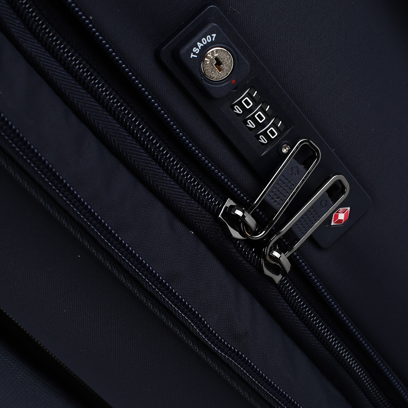 Чемодан средний M тканевый с кодовым замком Samsonite Airea