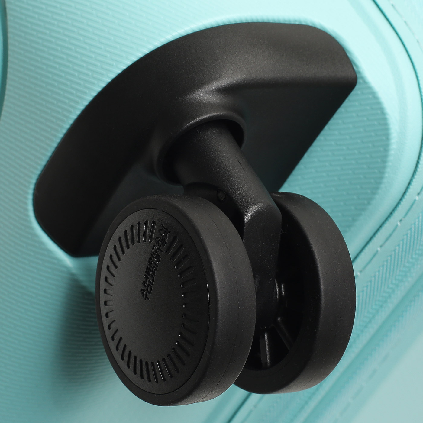 Чемодан на колесах American Tourister Dashpop