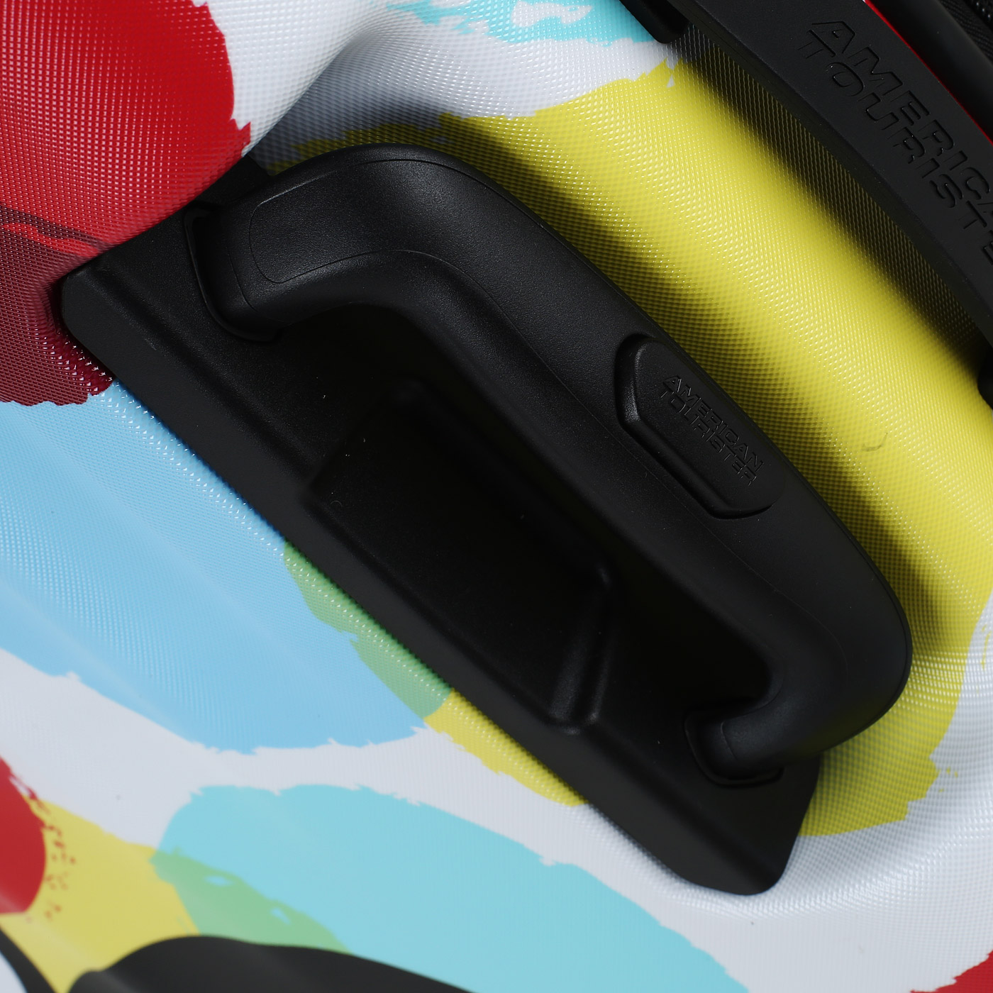 Чемодан средний M из ABS-пластика с кодовым замком American Tourister Disney Legends