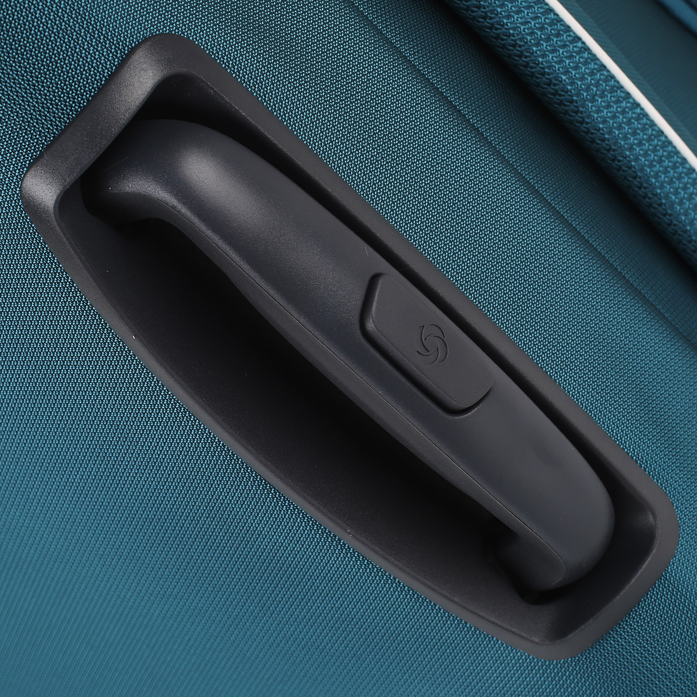 Чемодан средний M тканевый с кодовым замком Samsonite Popsoda