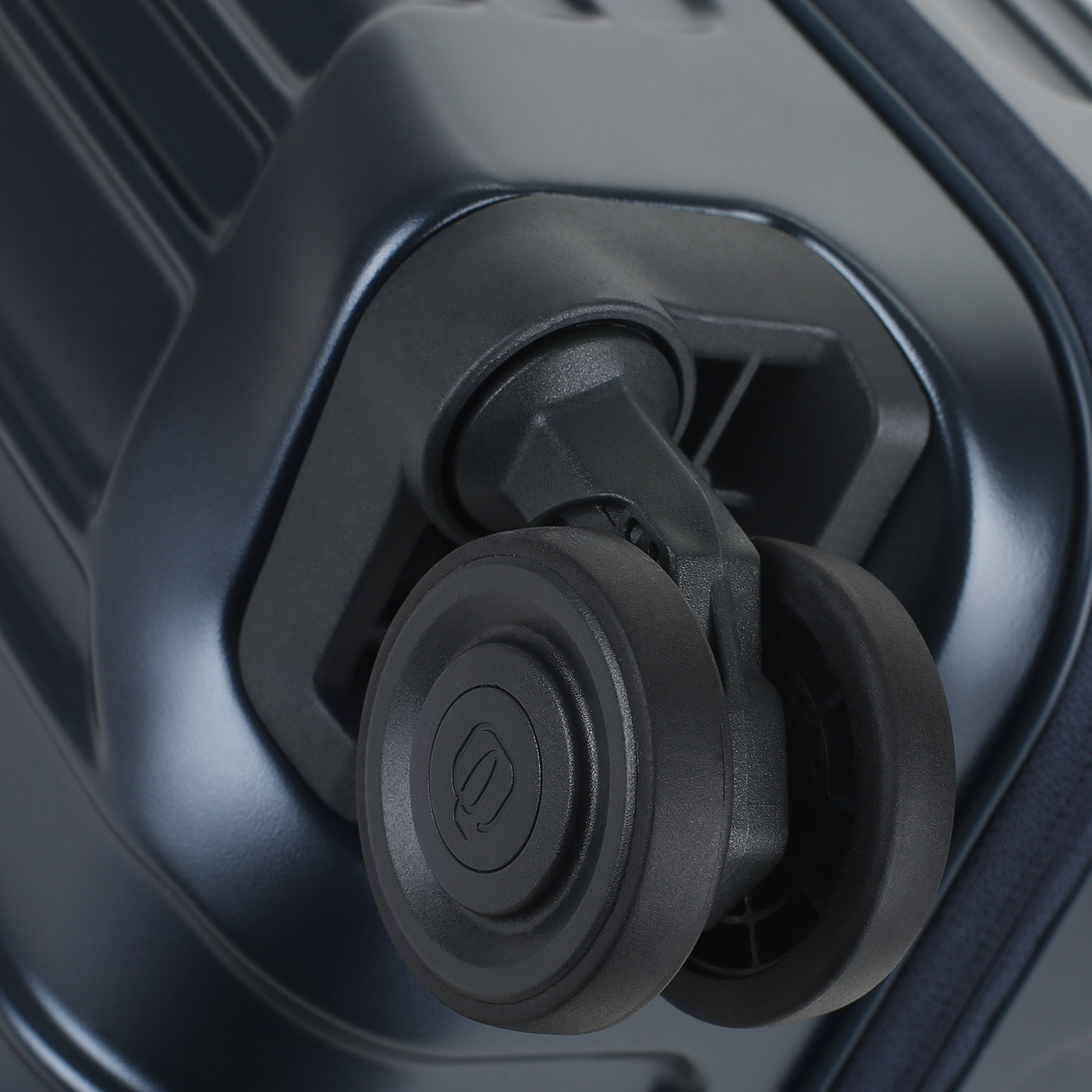 Чемодан для ручной клади из поликарбоната Piquadro PQ Light