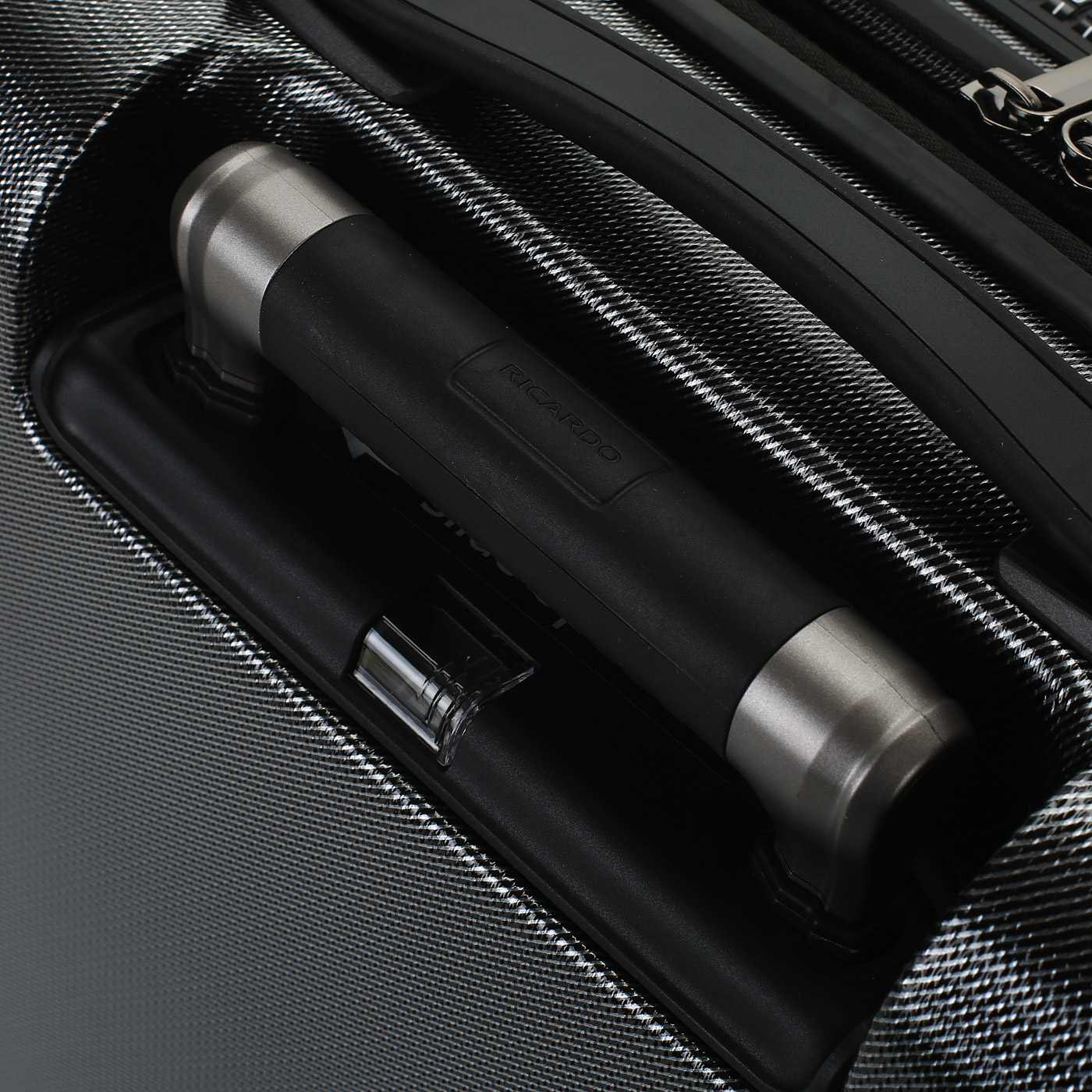 Чемодан маленький S из поликарбоната с кодовым замком Ricardo Beverly Hills Cabrillo 2.0