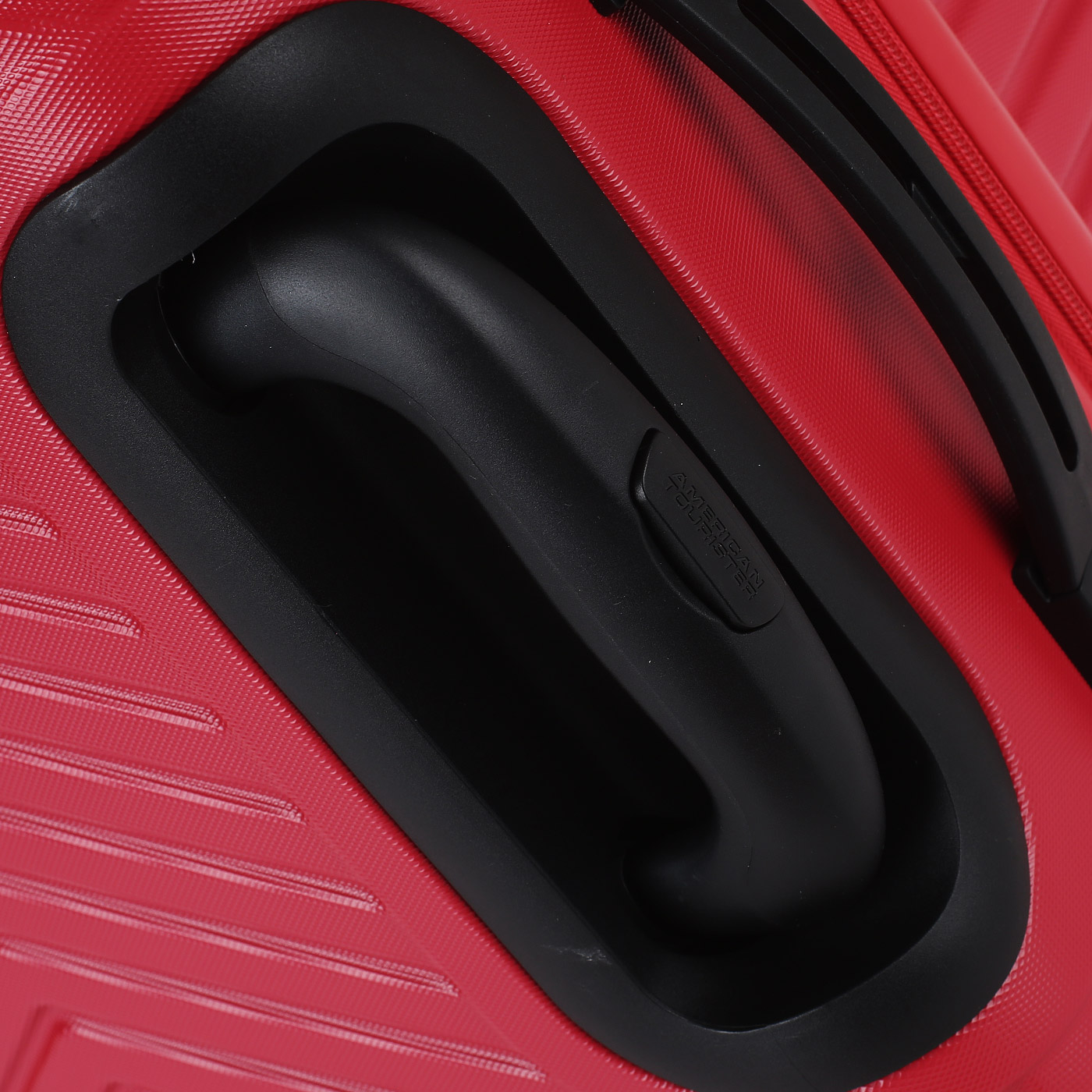 Чемодан средний M из ABS-пластика с кодовым замком American Tourister Ellen